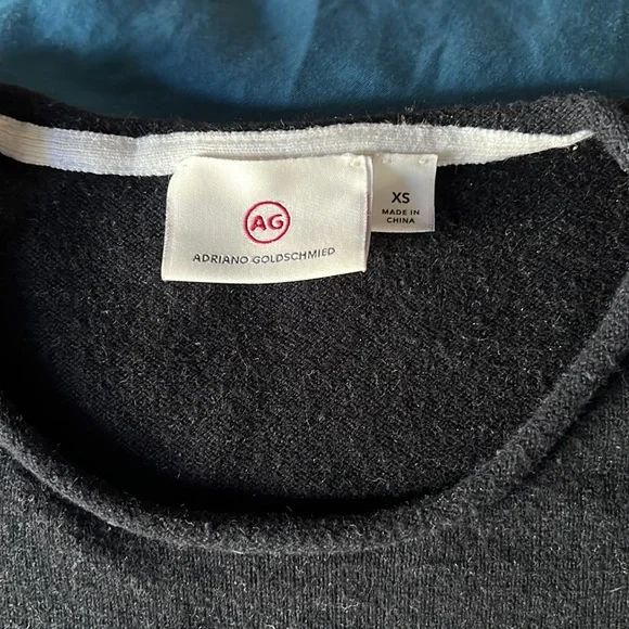 Black & white Graphic sweater w/ french La Nouvelle Vague writing “the new wave” - Picture 6 of 8